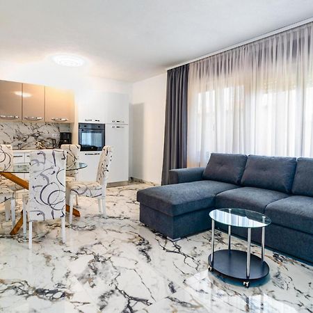 Amazing Apartment In Podstrana With Wifi Bagian luar foto