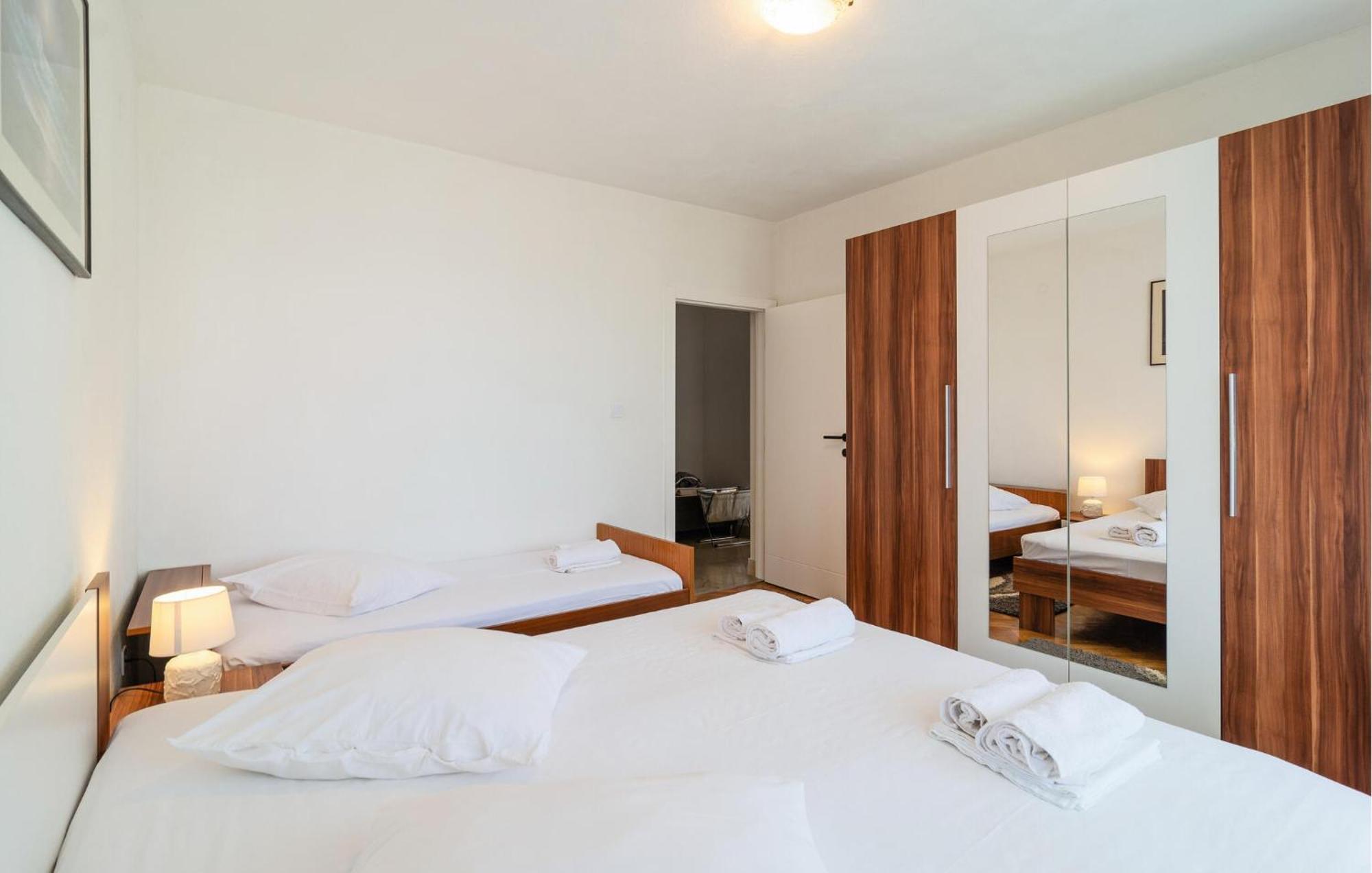 Amazing Apartment In Podstrana With Wifi Bagian luar foto